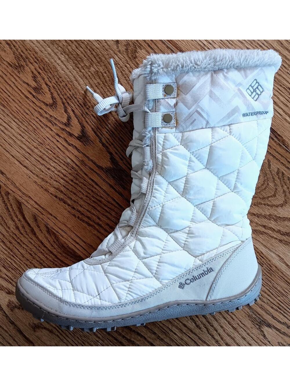 White quilted Columbia Minx Mid II Omni-Heat waterproof winter boot  sz 9.5